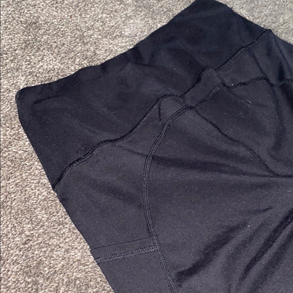 Black Pocketed Yogalicious Leggings - Picture 5 of 5
